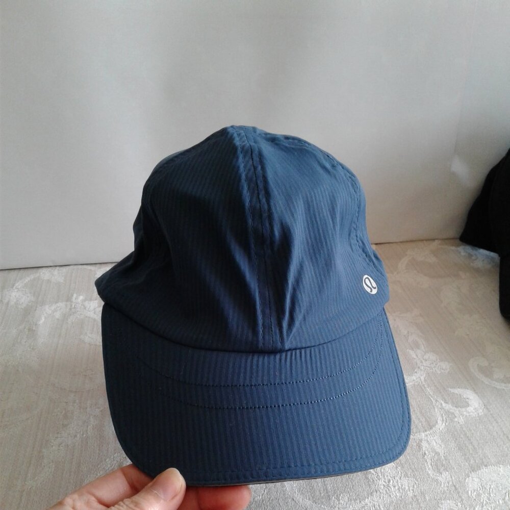 Lululemon- Athletica Adjustable Zipper Little Pocket Women's Hat -teal color